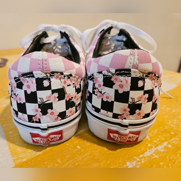 Vans EUC CUSTOMS Pink and White Checkered And Floral Sneakers WOMENS 9.5 - Picture 2 of 6